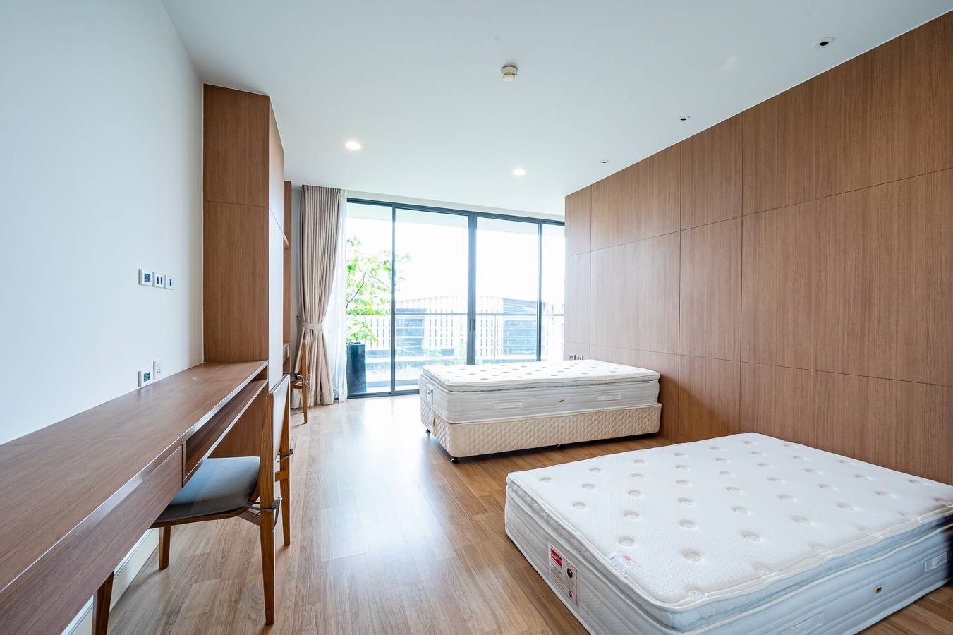 HIGH-END 3+1-BEDROOM LUXURY CONDO UNIT ON 4TH, 7TH FLOORS OF PARK COURT ... - High End Condos In Luxury Train Station Complex
